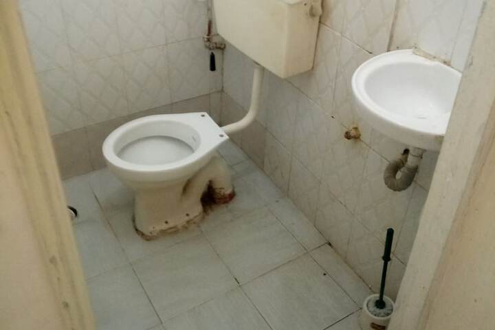 Room 6 of 13