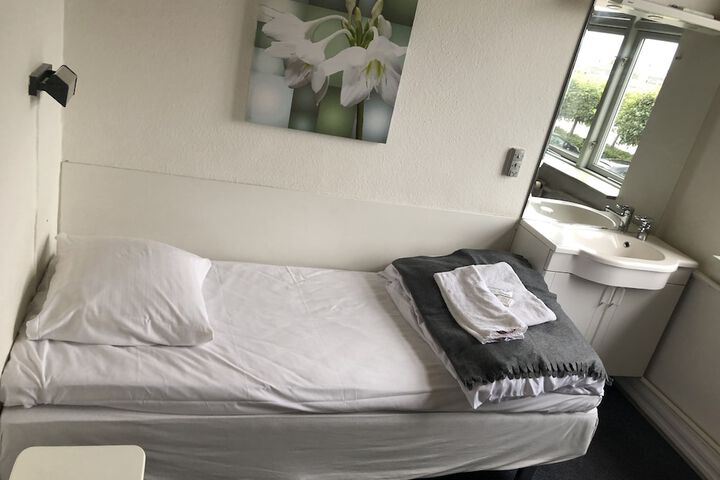 Room 34 of 59