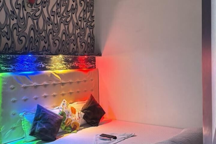 Room 4 of 19