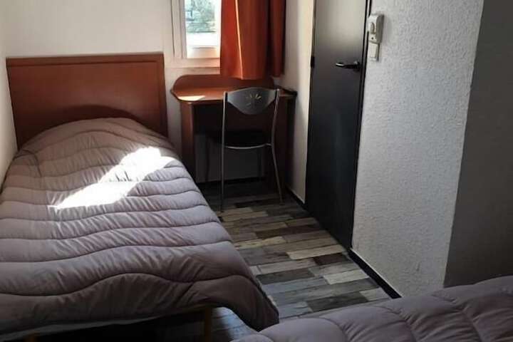 Room 7 of 18