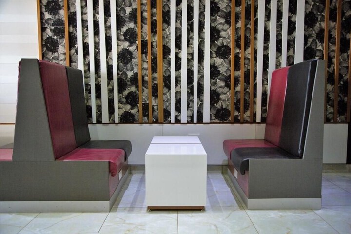 Lounge 13 of 14