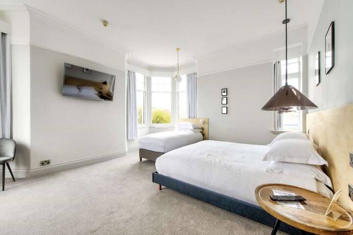 Room 10 of 30