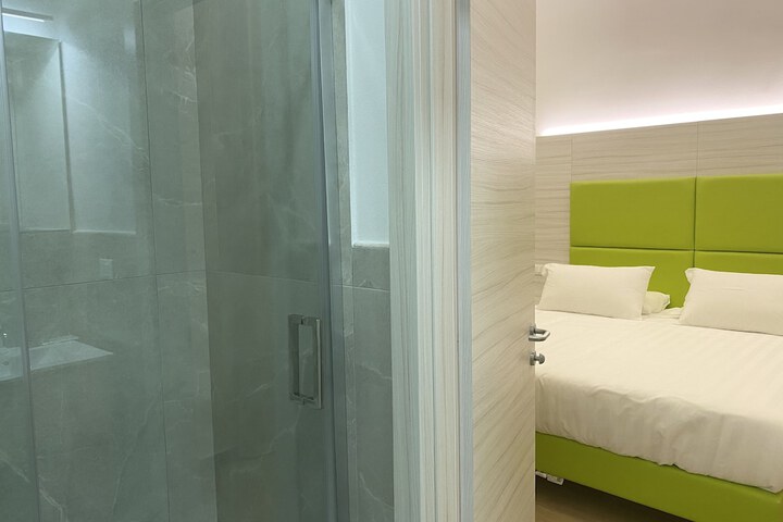 Room 9 of 30