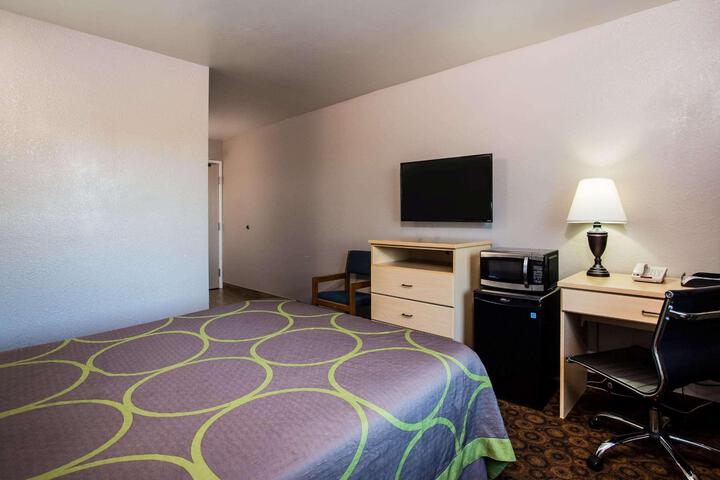 Queen Bed Accessible (6 of 14)