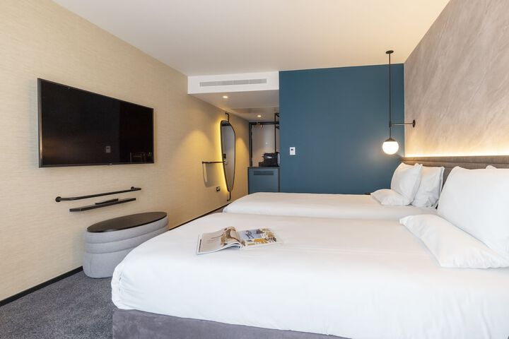 Room 7 of 94
