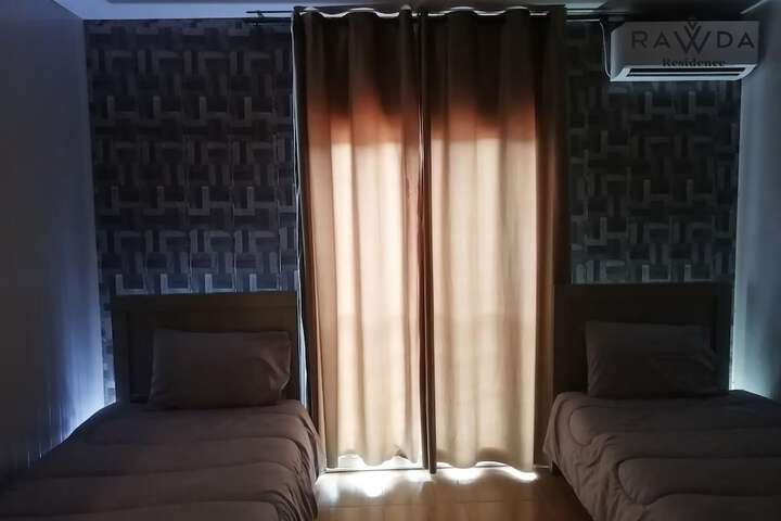 Room 8 of 10