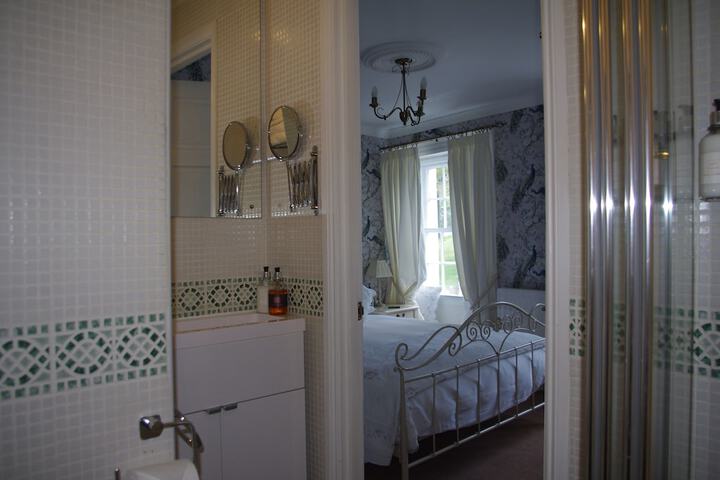 Room 5 of 27