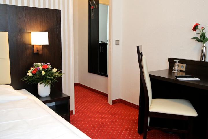 Room 21 of 37