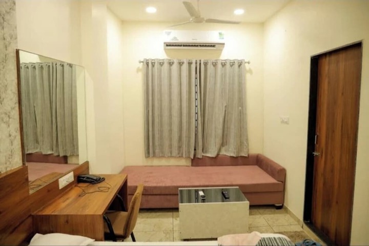 Room 5 of 15