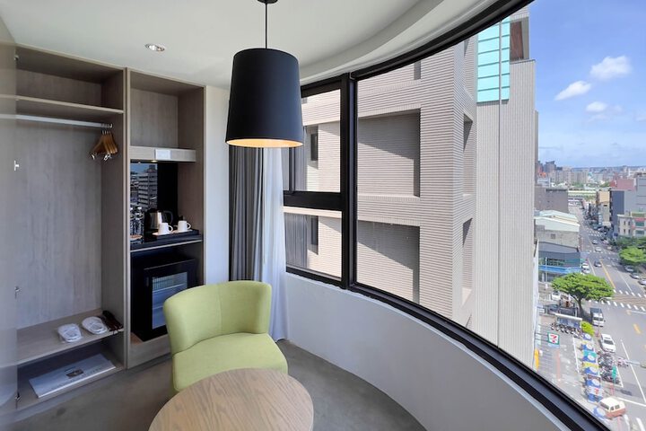 Room 16 of 53