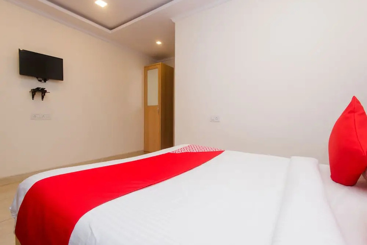 Room 5 of 13
