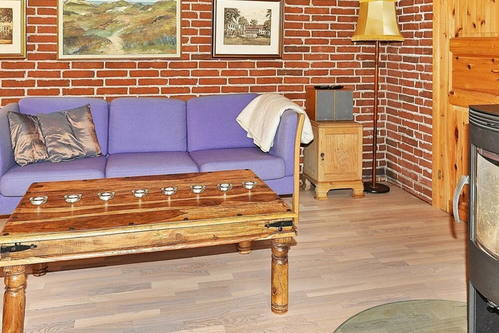 Room 5 of 11