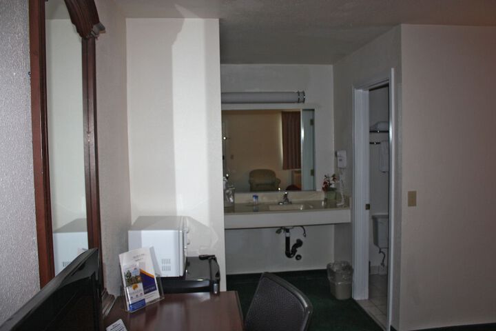 Room 21 of 37