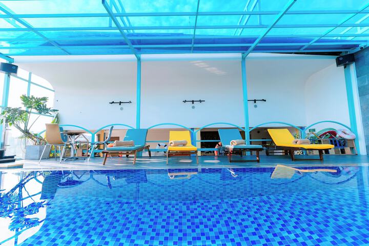 Pool 80 of 125