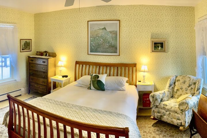 Room 4 of 12