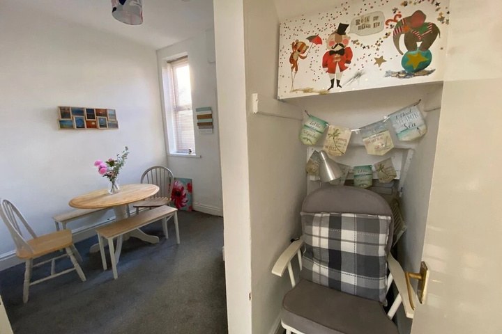 Room 11 of 19
