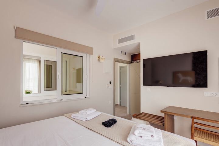 Room 26 of 193