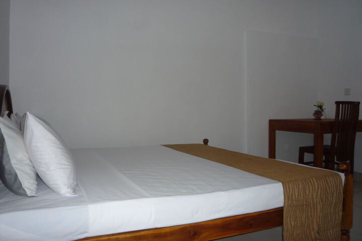 Room 10 of 66