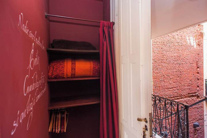 Room 32 of 278