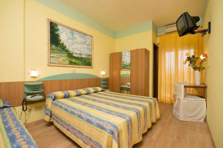 Room 28 of 62