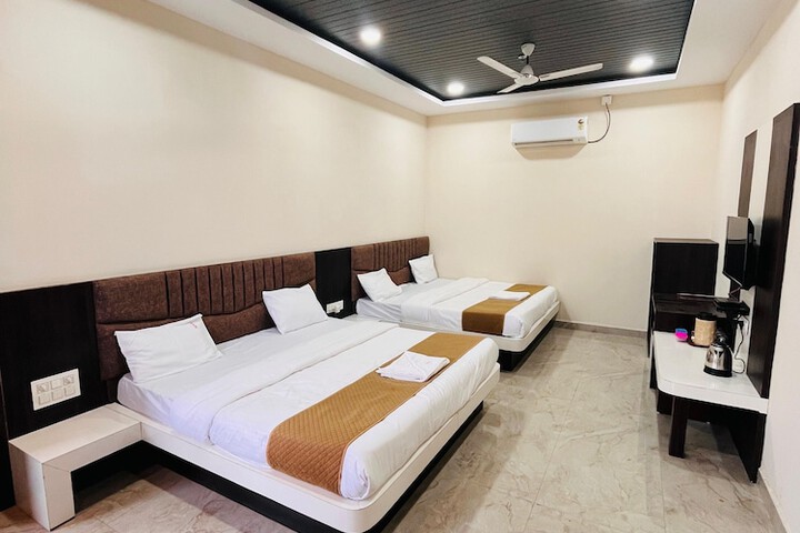 Room 13 of 21