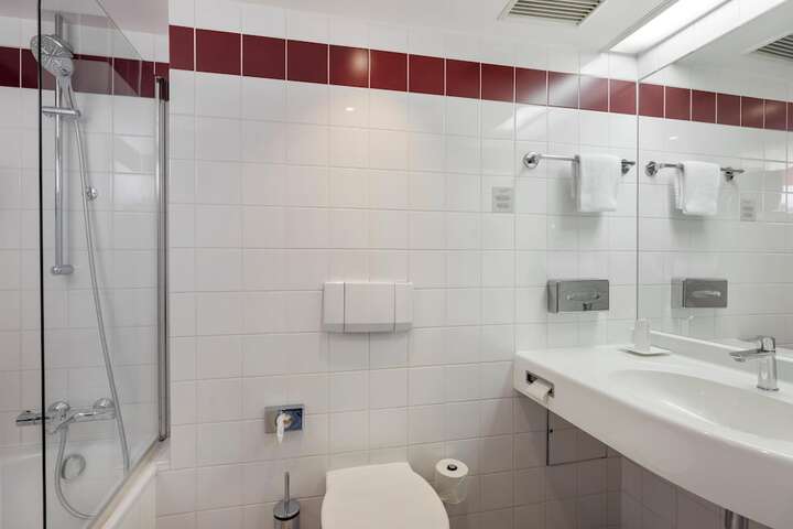 Room 40 of 121