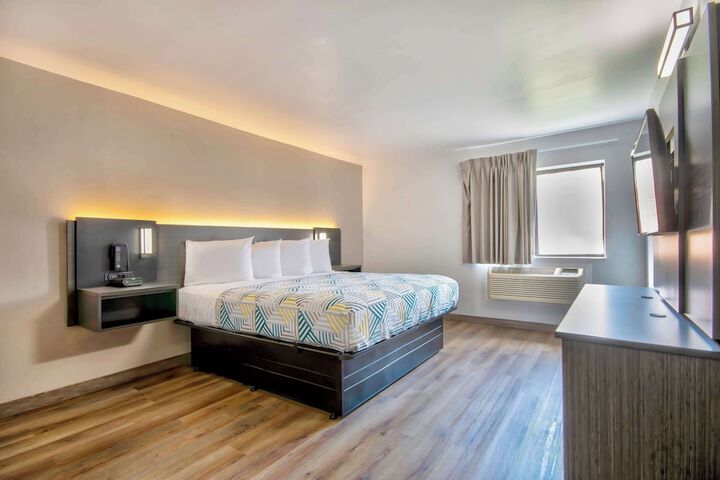 Room 9 of 25