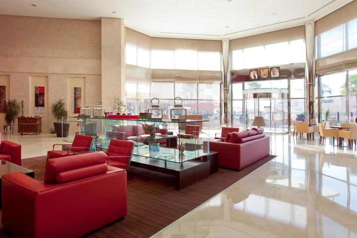 Entrance & Lobby