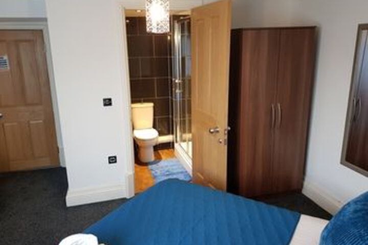 Room 16 of 28