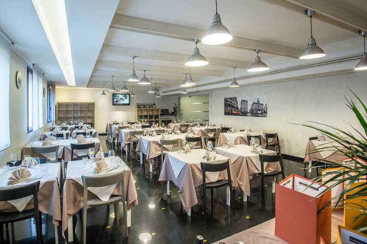 Dining 54 of 77