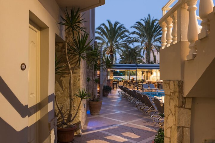 Hotel Exterior 62 of 65