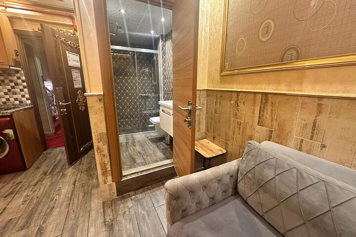 Room 54 of 170