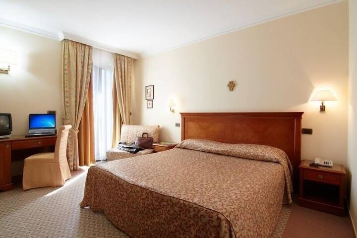 Room 16 of 32