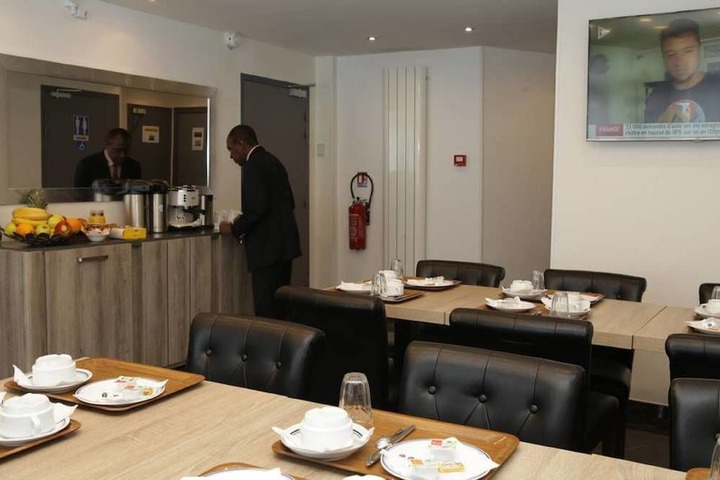 Breakfast/Coffee Service 36 of 45