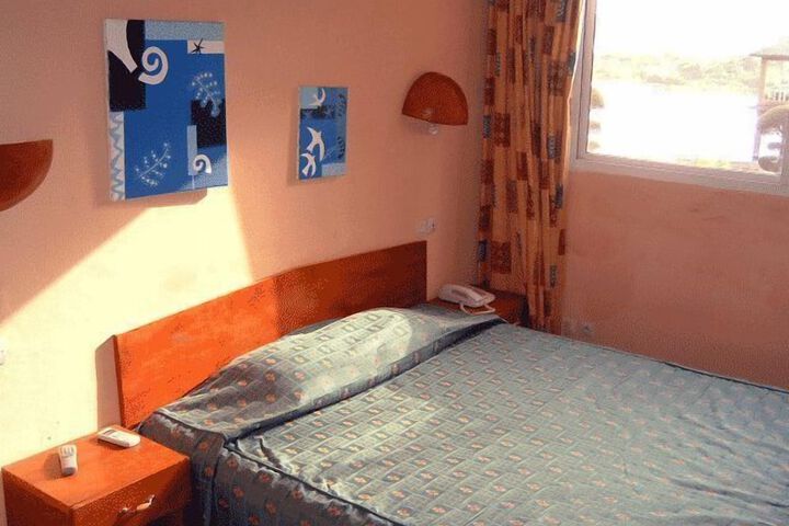 Room 6 of 27