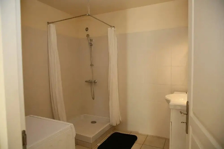 Room 10 of 24