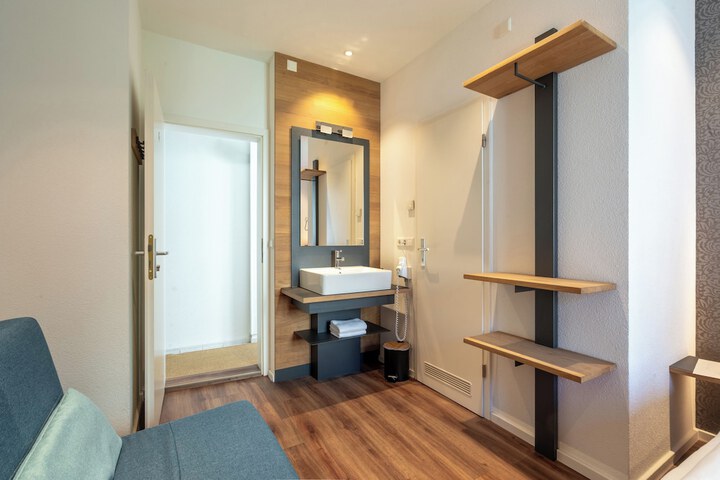 Room 20 of 64