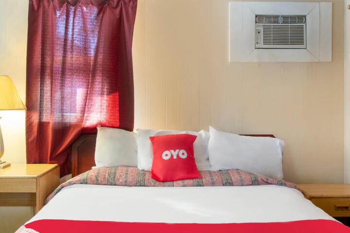1 King Bed (1 of 9)