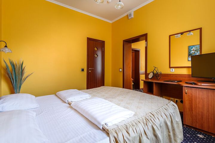 Room 3 of 65