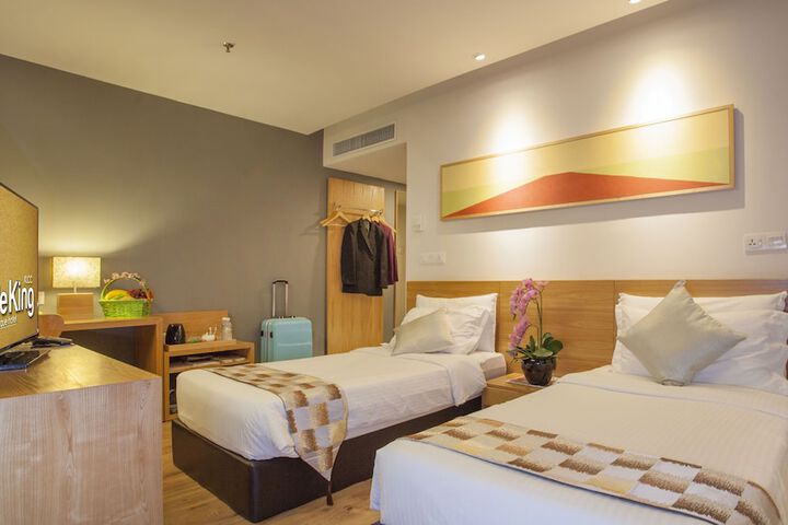 Room 12 of 35