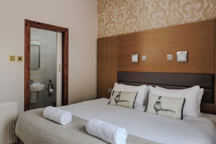Room 2 of 8