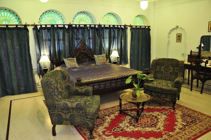 Room 5 of 33