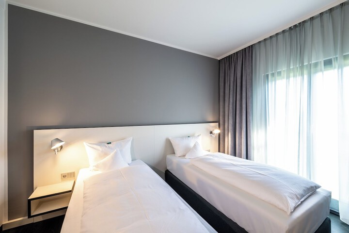 Room 45 of 113