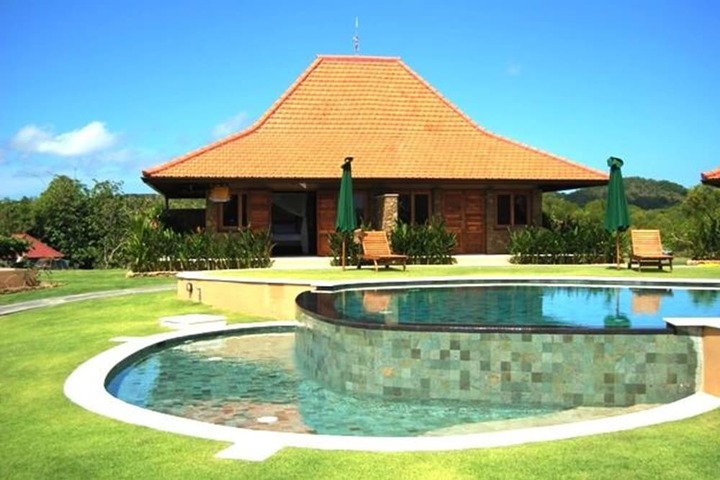 Pool Hotel