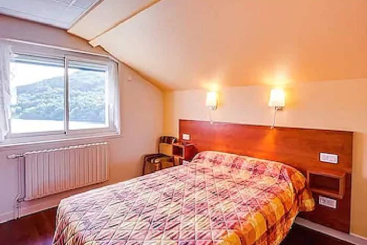 Room 2 of 35
