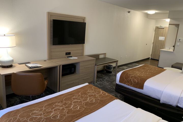 1 King Bed Suite (1 of 15)