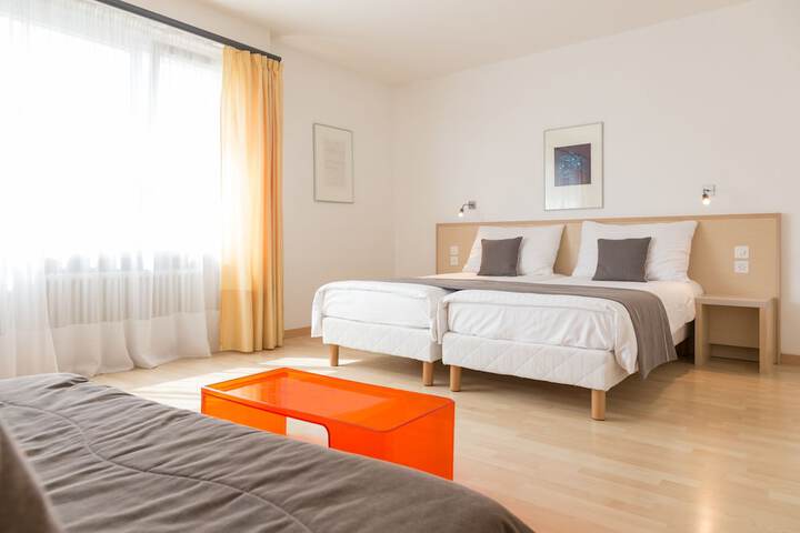 Room 4 of 48