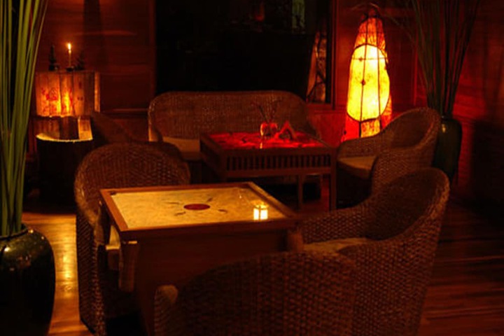 Lounge 43 of 53
