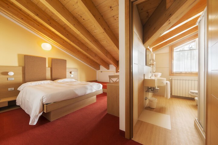 Room 12 of 15