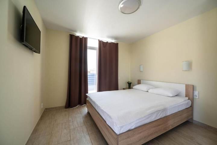 Room 2 of 109